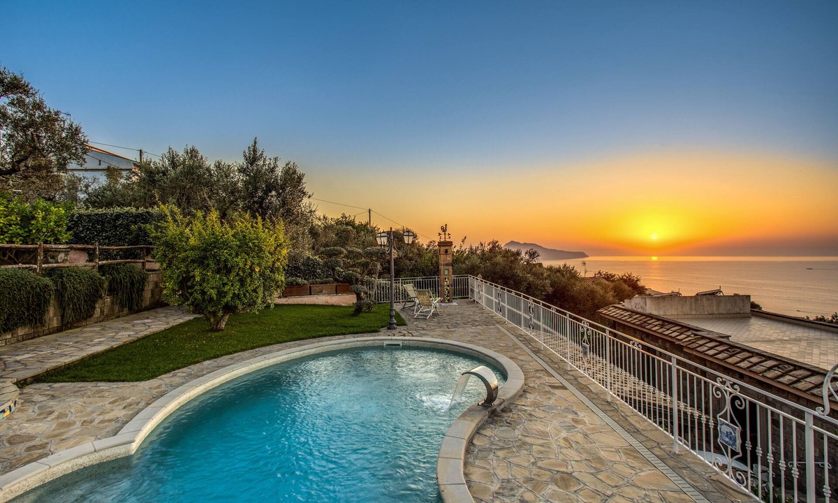 Sant'Agata sui Due Golfi Villa | Private-Villa for 14 people with swimming pool and stunning sea view