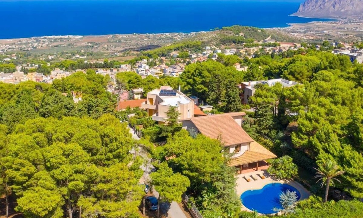 Valderice Villa | Private villa in a peaceful location