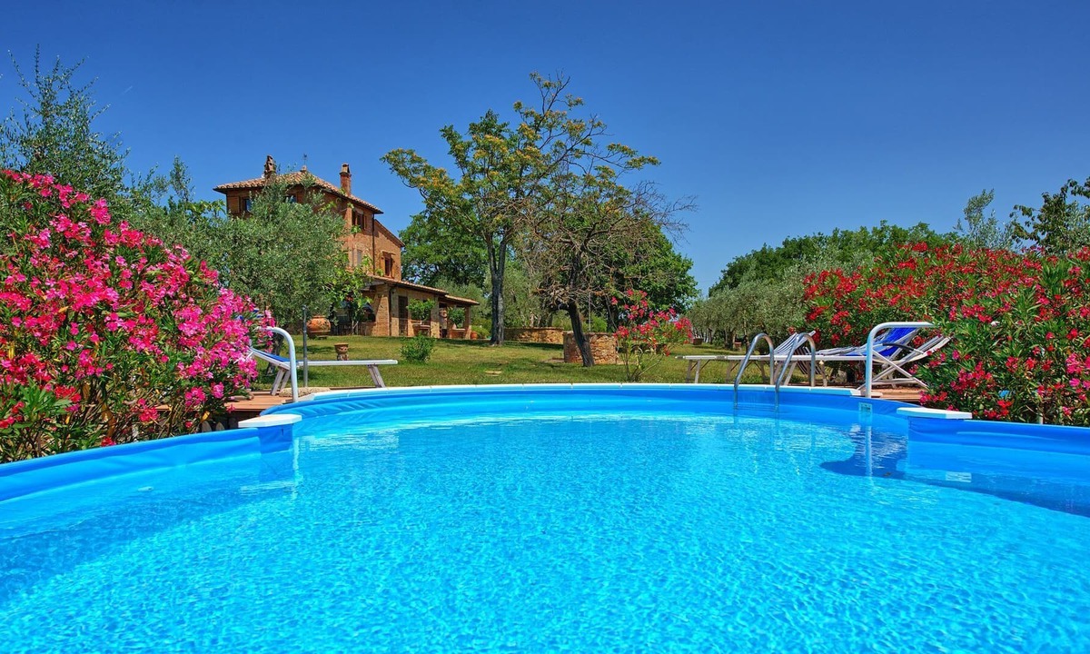 Montepulciano Villa | Private Villa with private pool, WIFI, hot tub, TV, patio, pets allowed, panoramic view, parking