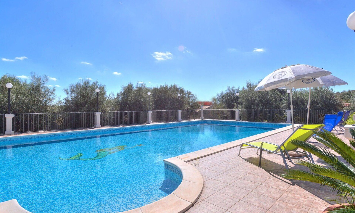 Floridia Villa | Private Villa with A/C, WIFI, private pool, TV, patio, pets allowed, panoramic view, parking