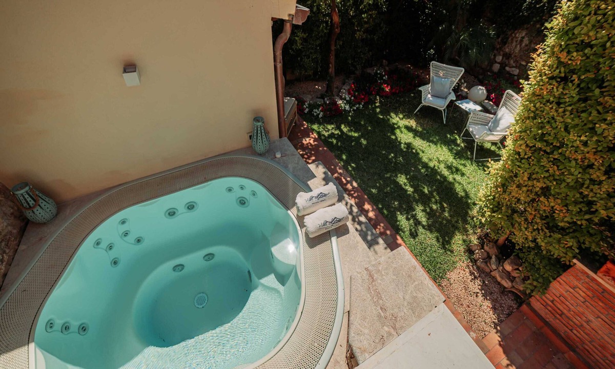 Villagonia Villa | Private villa with mini pool in Cathedral square