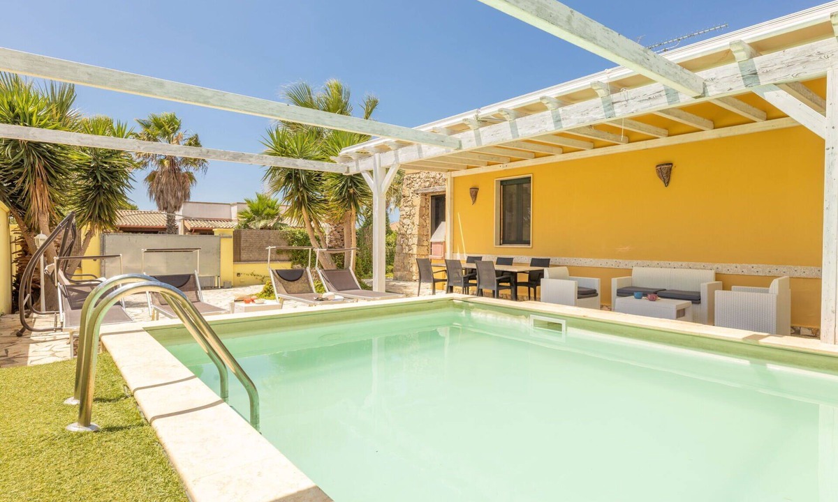 Pizzo Villa | Private Villa with private pool, A/C, WIFI, TV, pets allowed, panoramic view, close to Gallipoli