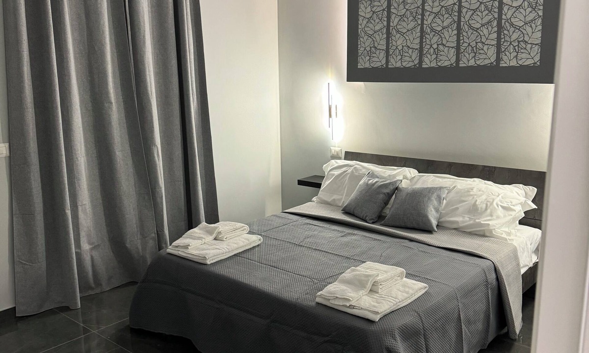 Mascalucia House | Reale Guest House , Accogliente e Rilassante ! A due Passi Dalletna !