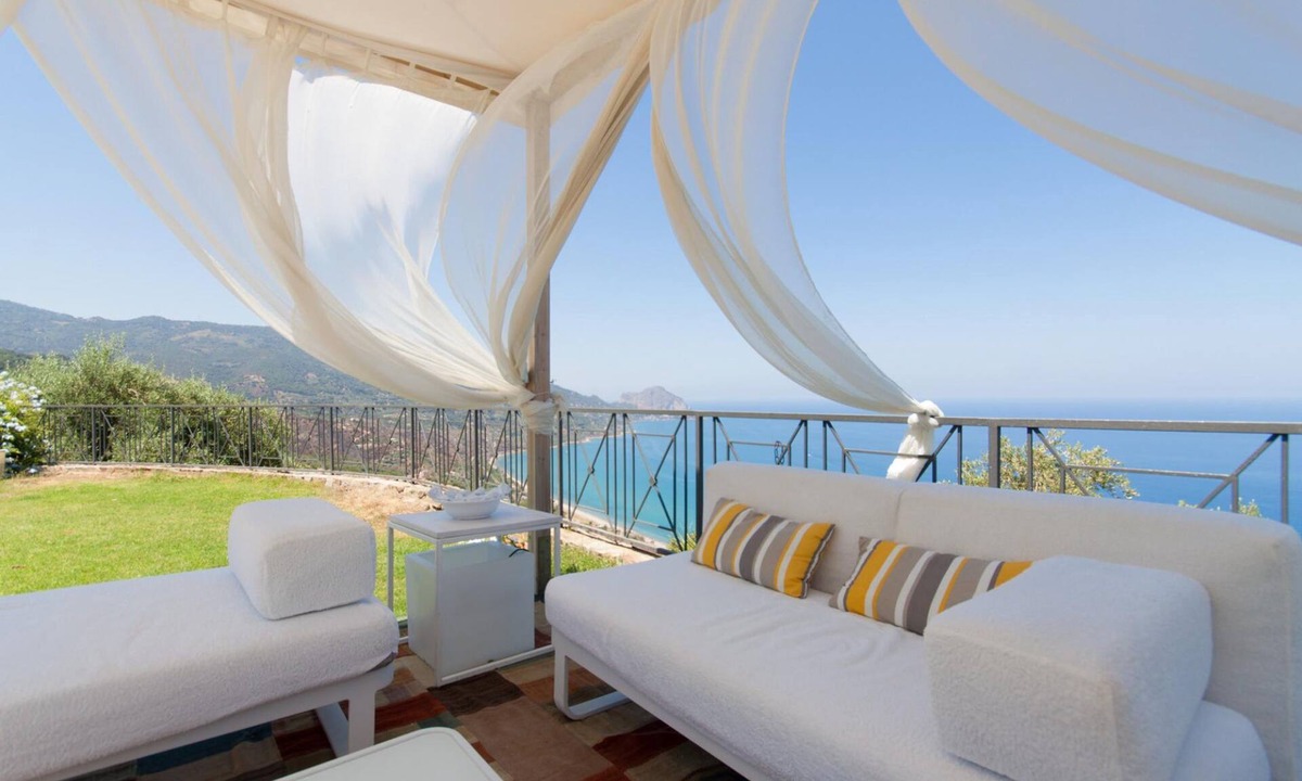 Sant'Ambrogio Villa | Relax at the Swimming Pool by Wonderful Italy