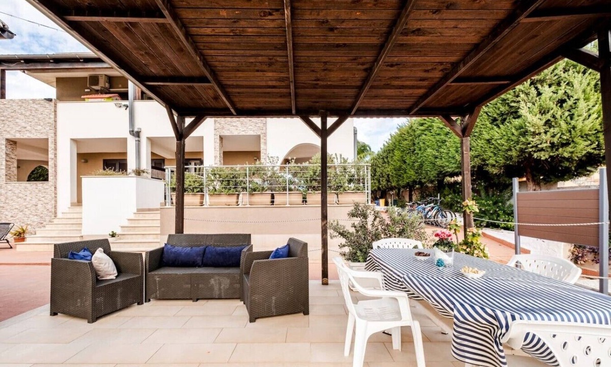 Ognina Apartment | Relax in a Villa Near the Sea with a Private Terrace