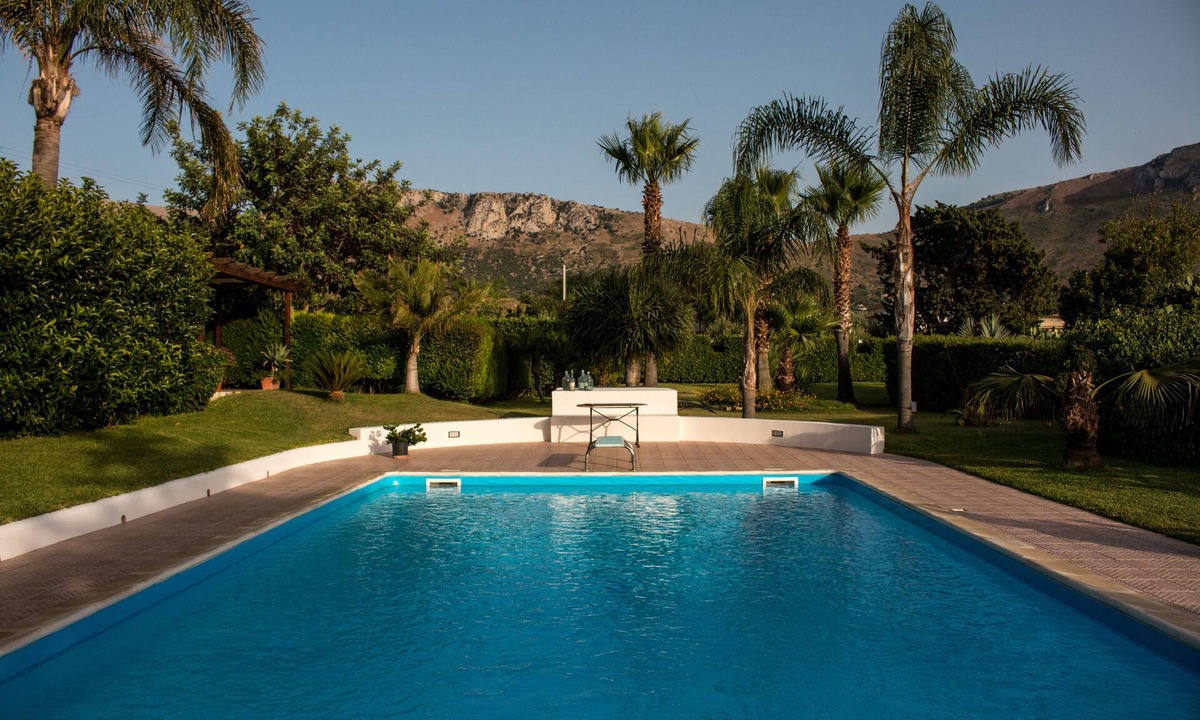 Terrasini Villa | Relaxing at Villa Maria