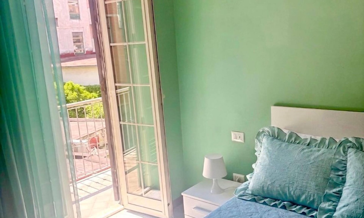 Vasto Apartment | Rianna House: Your Perfect Base in Naples 700 metres from the central station