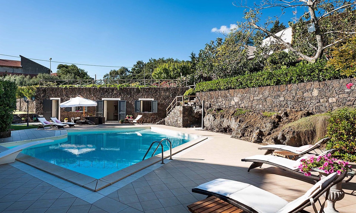 Ragalna Villa | Romantic country house with pool near Etna - DiCasaInSicilia
