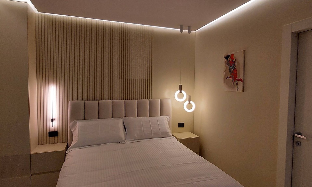Avellino Apartment | Romantic Junior Suite with Canal View a stone's throw from Corso Vittorio Emanuele