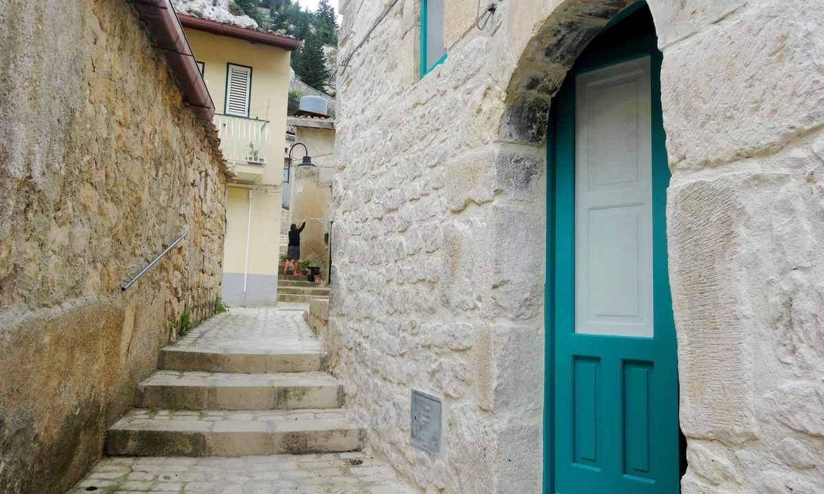 Scicli House | Romantic roof-terraced holiday rental in the center. Illimited free wifi.