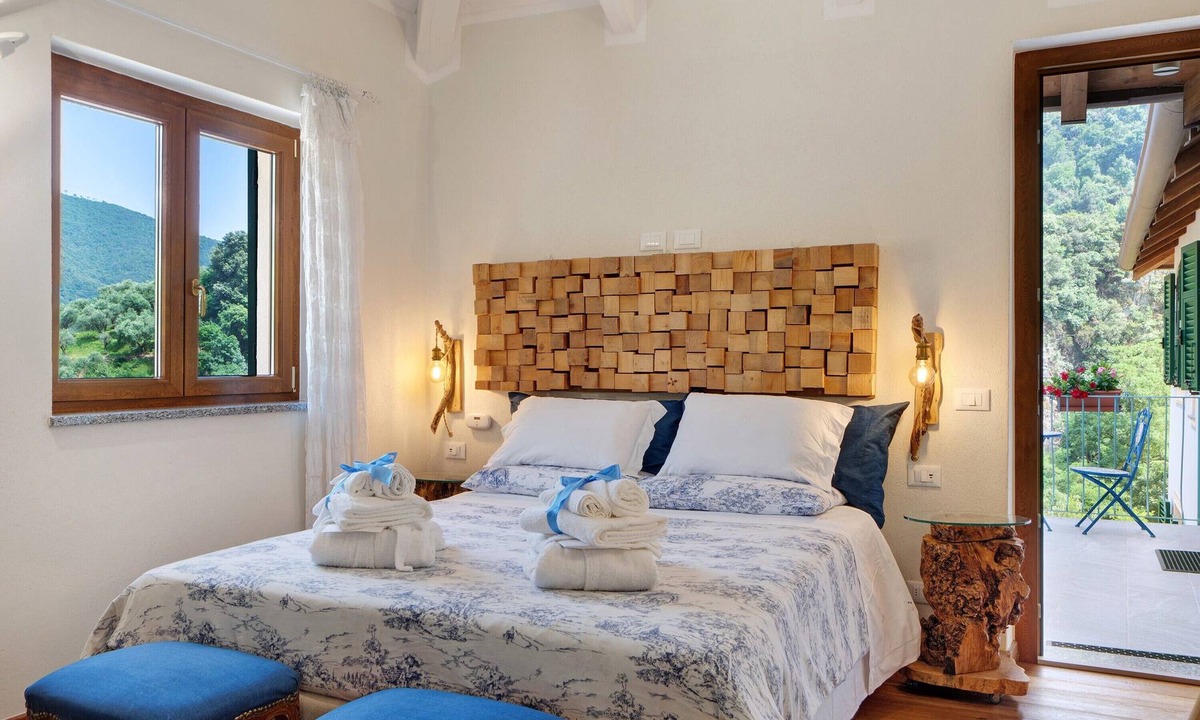 Ellera Apartment | Room 'Aegua' with Mountain View, Wi-Fi and Air Conditioning