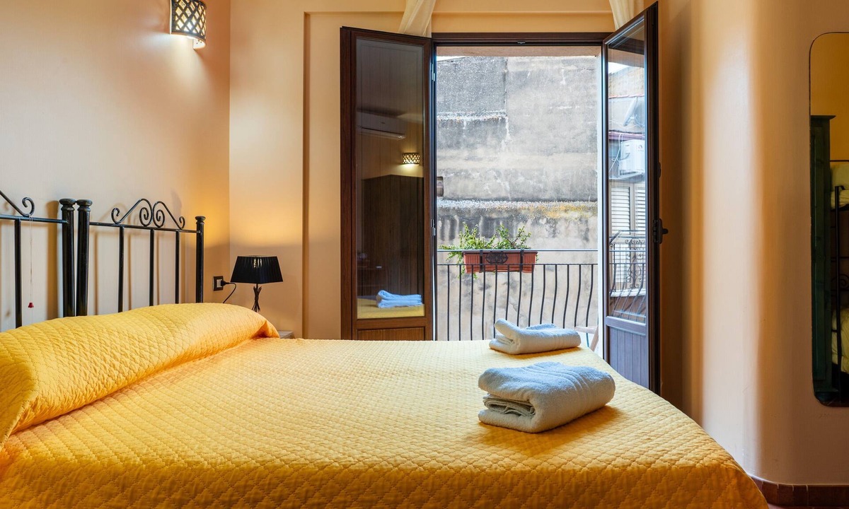 Realmonte Apartment | Room 'B&B San Domenico - Superior Quadruple' with Balcony, Wi-Fi and Air Conditioning