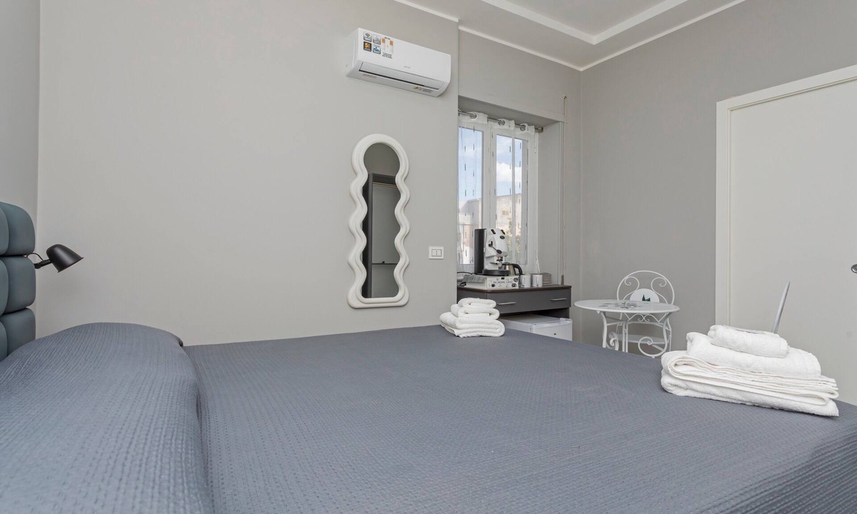 Monte Po-Nesima-San Leone-Rapisardi Apartment | Room 'Dolce Relax - Deluxe' with Balcony, Wi-Fi and Air Conditioning