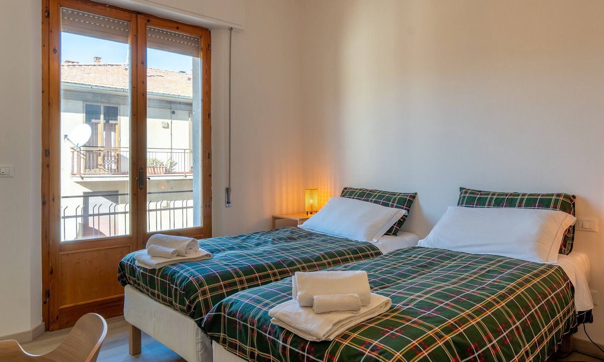 Montepulciano Apartment | Room in the Heart of Val d'Orcia with Balcony and Wi-Fi