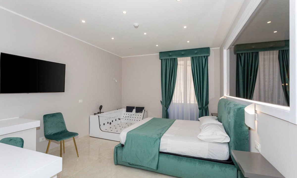 Archi Apartment | Room 'L'Arte Del Porto - Suite 103' with Wi-Fi and Air Conditioning
