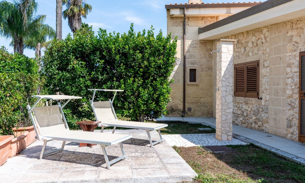 Carpignano Salentino Apartment | Room 'Masseria Giamarra, Room 6' with Shared Pool, Wi-Fi and Air Conditioning