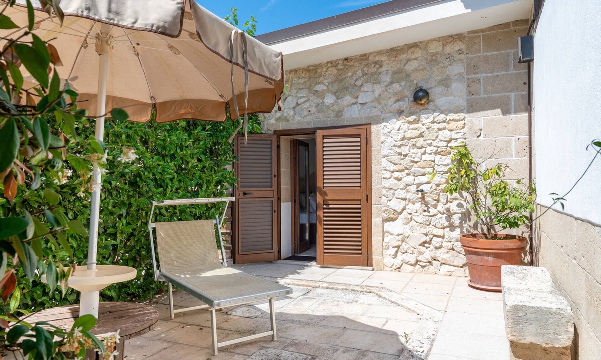 Carpignano Salentino Apartment | Room 'Masseria Giamarra, Room 7' with Shared Pool, Wi-Fi and Air Conditioning