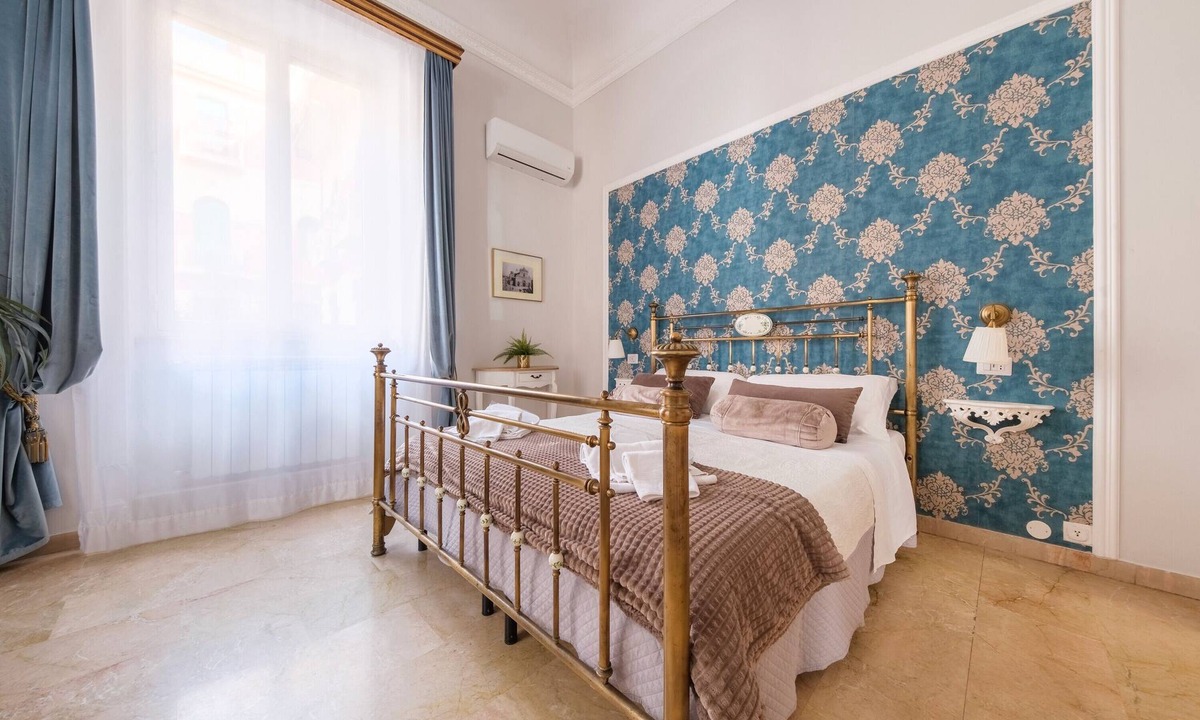 Messina Apartment | Room 'Matrimoniale Deluxe' with Wi-Fi and Air Conditioning