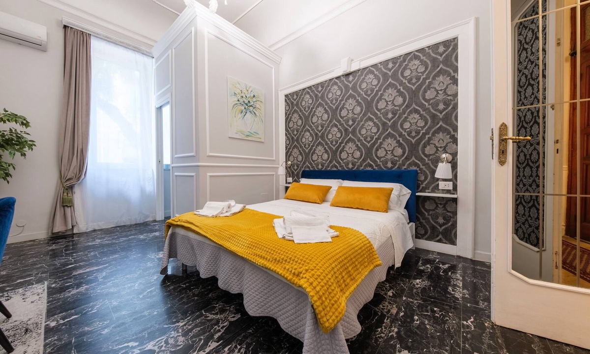 Messina Apartment | Room 'Matrimoniale' with Wi-Fi and Air Conditioning