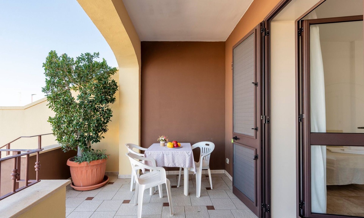 Giurdignano Apartment | Room 'Olimpo - Ares' with Shared Terrace, Wi-Fi and Air Conditioning