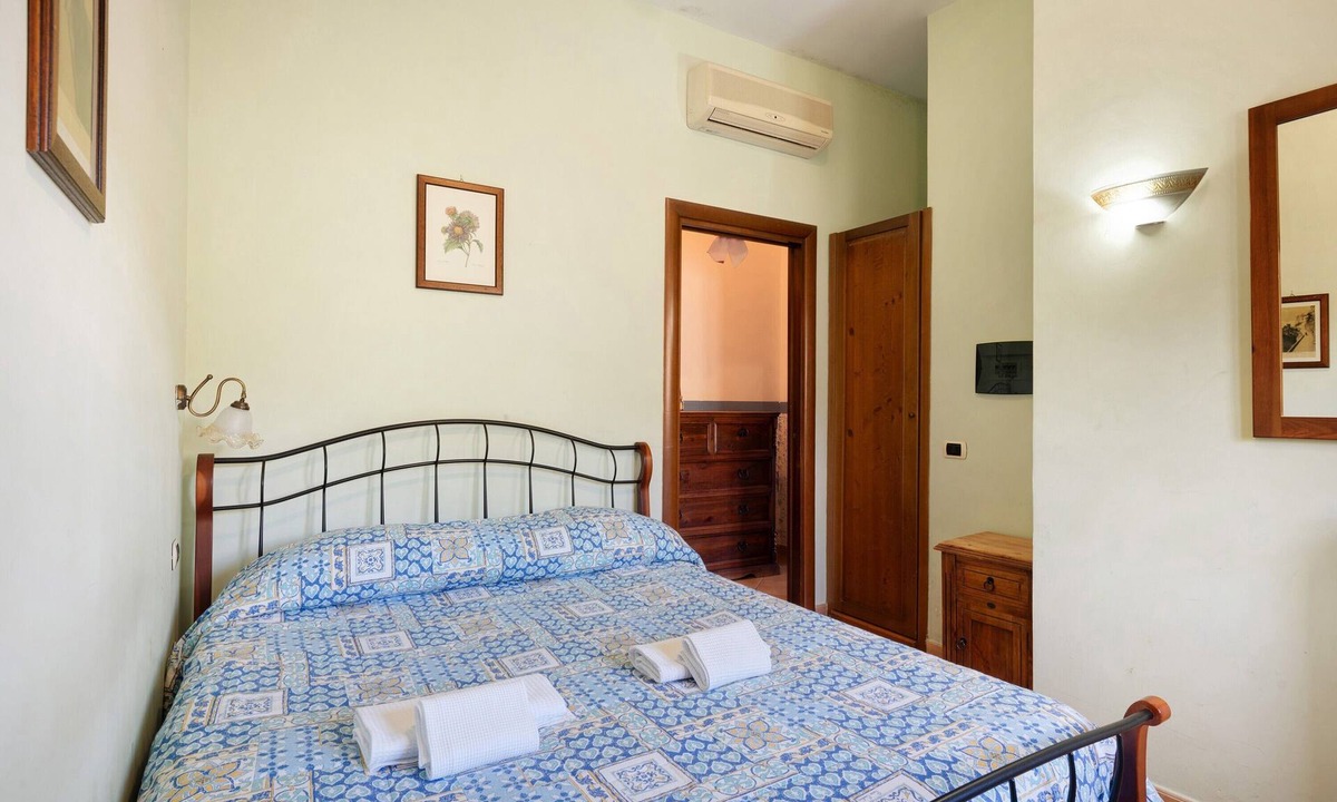 Gragnano Apartment | Room 'Positano Con Vista Montagna' with Shared Terrace, Shared Garden and Wi-Fi