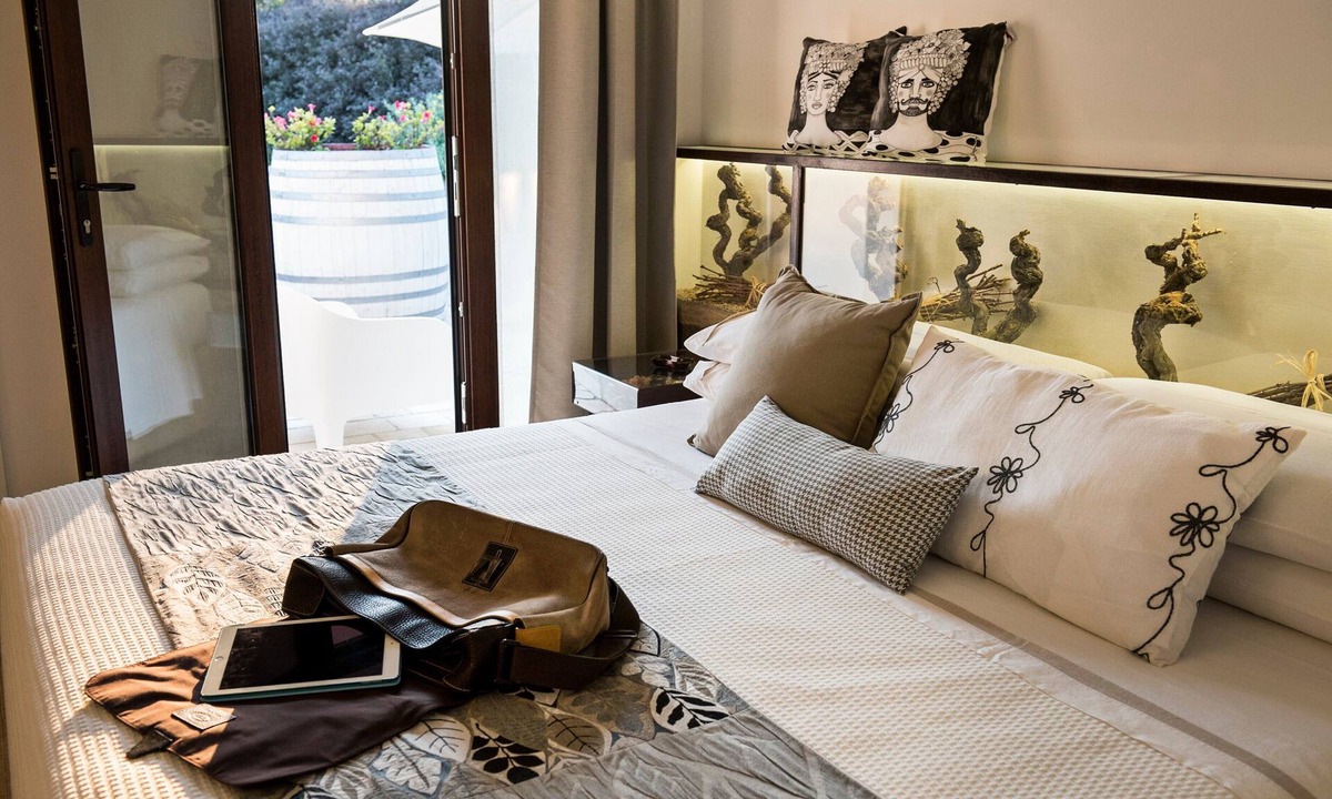 Ispica Apartment | Room 'Riofavara Winery - Suite Vigna' with Private Terrace, Wi-Fi and Air Conditioning