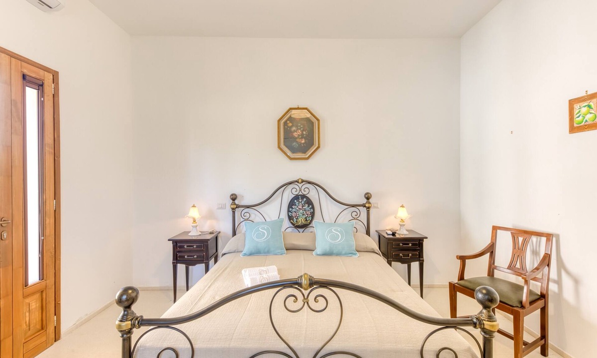 Presicce Apartment | Room 'Sara - 6' with Private Terrace, Wi-Fi and Air Conditioning