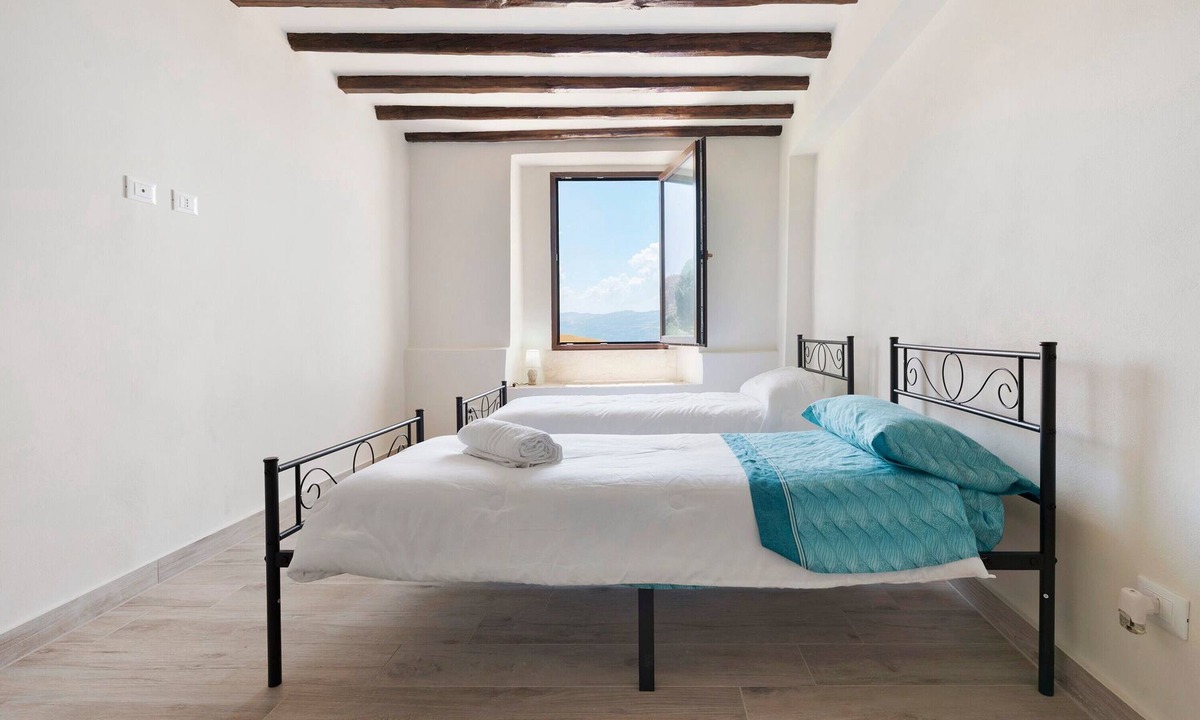 Caccamo Apartment | Room 'Turiddu' at Sikania Agrirelais with Mountain View, Wi-Fi and Air Conditioning
