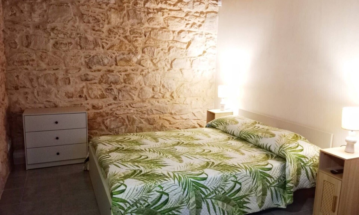 Vittoria Apartment | Room 'Vigna Di Pettineo - N6' with Shared Pool, Private Terrace & Air Conditioning