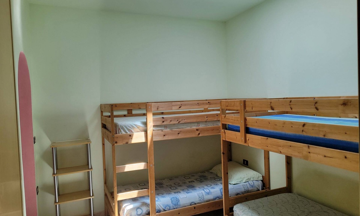 Montenero di Bisaccia Villa | Room with 4 bunk beds for rent, with a private en suite bathroom
