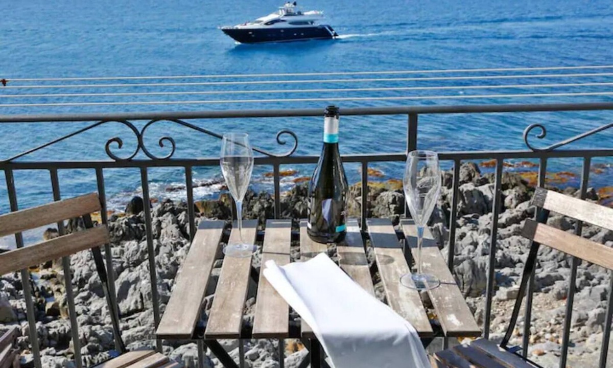 Old Town House | Room with balcony and beautiful sea view in the old town