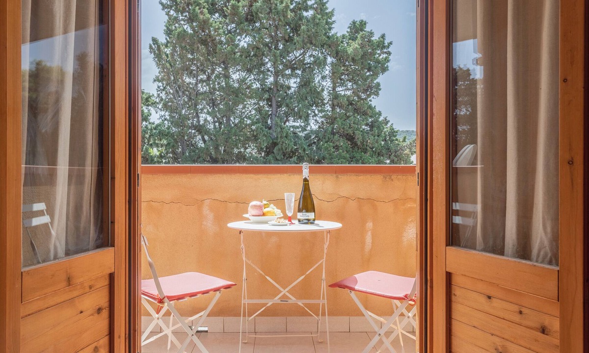 Contrada Pistavecchia 2 Apartment | San Carlo Holiday Home near the Beach with Balcony