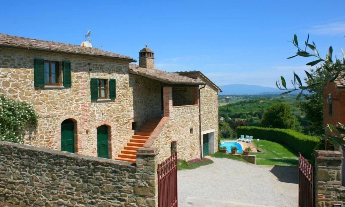 Monte San Savino Villa | San Lorenzo is a comfortable villa with a good balance between modern comforts and the authentic sty