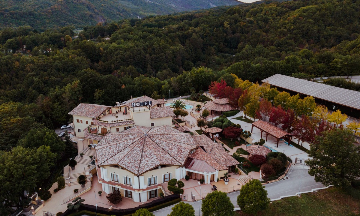 Castelluccio Superiore Hotel | San Raffaele Hotel Restaurant & Resort