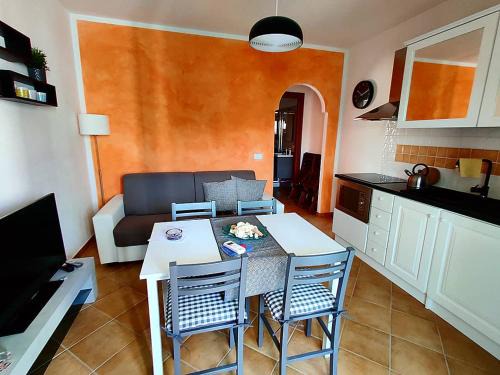 Santa Teresa di Gallura Apartment | Santa Teresa Gallura - Casa con Parcheggio - 5min auto Rena Bianca - AC