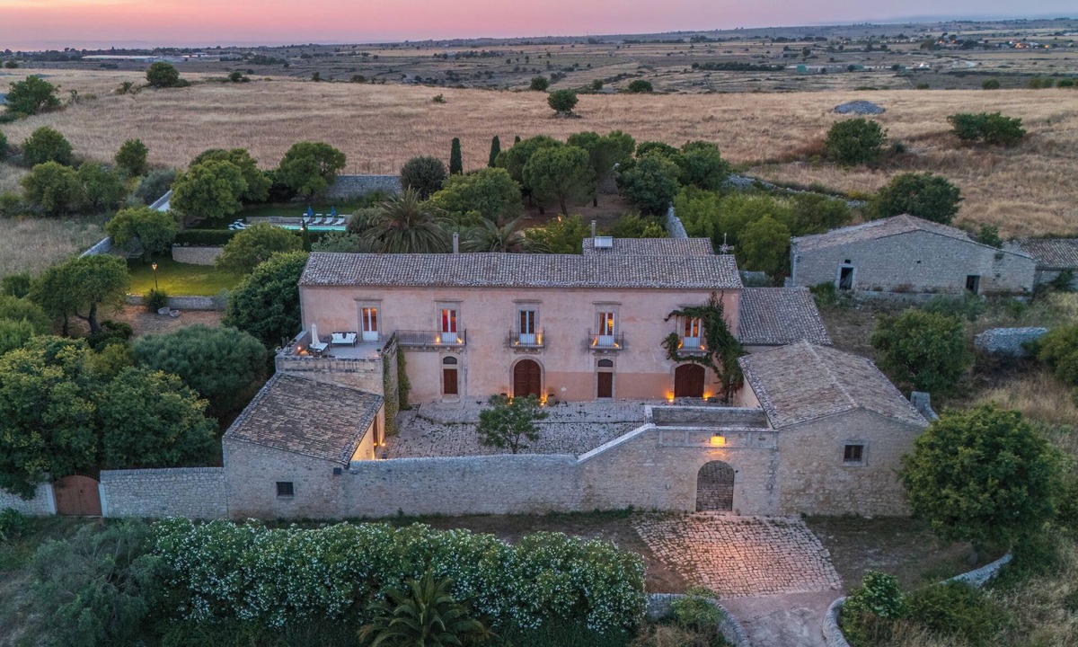 Ragusa Villa | Scifazzo, ancient Sicilian villa with pool
