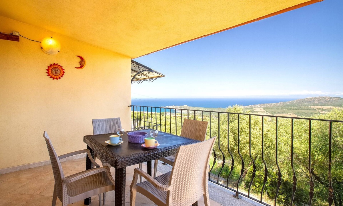 Paduledda House | Sea View Isola Rossa Apartment with Sea View, Wi-Fi, and Air Conditioning