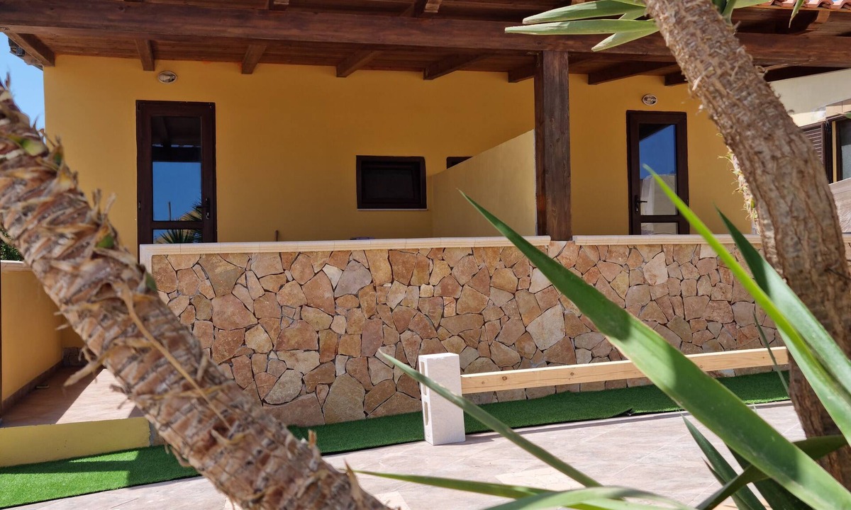 Lampedusa Condo | Seaside apartment with barbecue and outdoor furniture