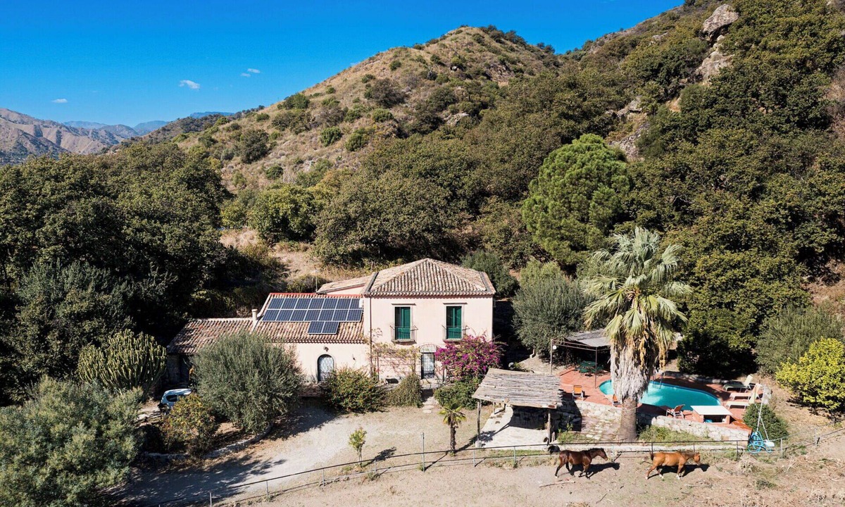 Mitogio House | Sicilian country house with panoramic views