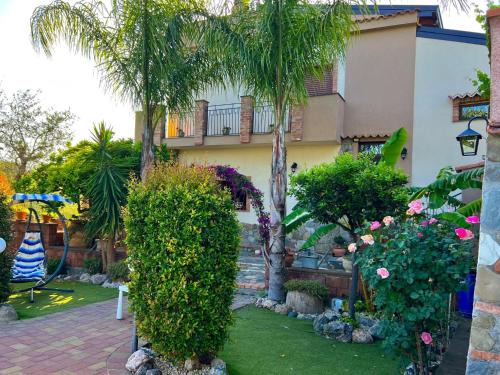 Mitogio House | Sicilian Poolside Escape for 6