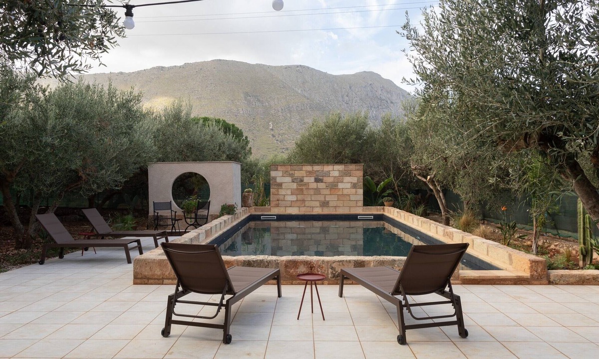 Castelluzzo Villa | Sicilian rustic style Sunday farmhouse with exclusive pool | 7 beds