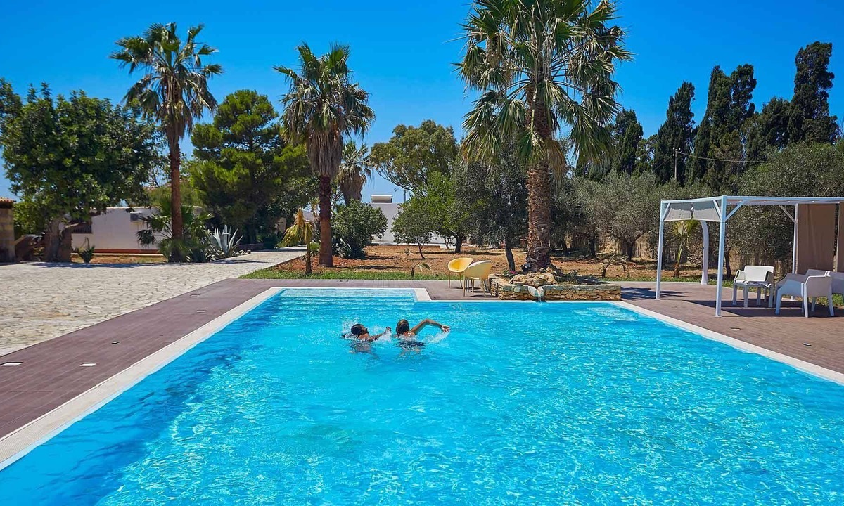 Lido Marausa Villa | Sicily villa in front of the sea/ Jacuzzi pool with view/ Stylish furniture and bright rooms/10+4 Sl
