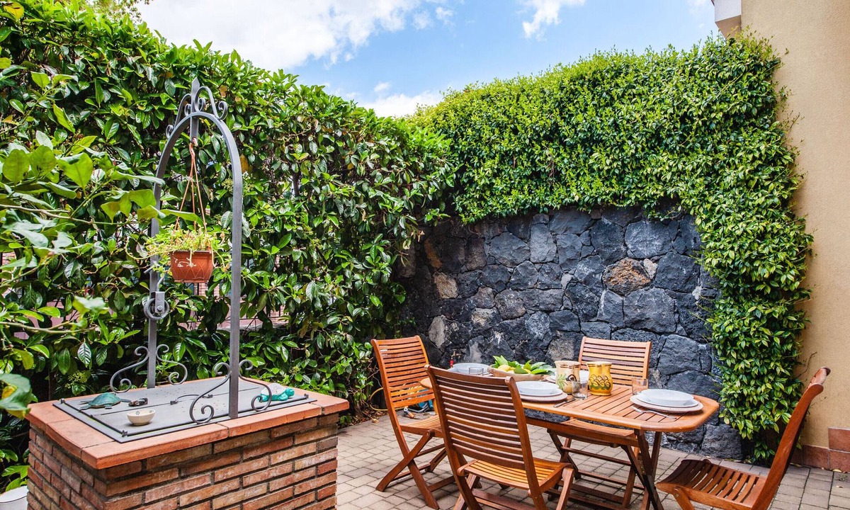 Trecastagni Ski Chalet | Siliqua House with Garden by Wonderful Italy