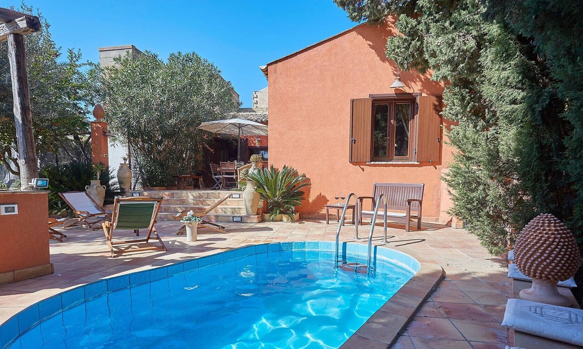 Buseto Palizzolo Villa | Small villa with swimming pool near Trapani