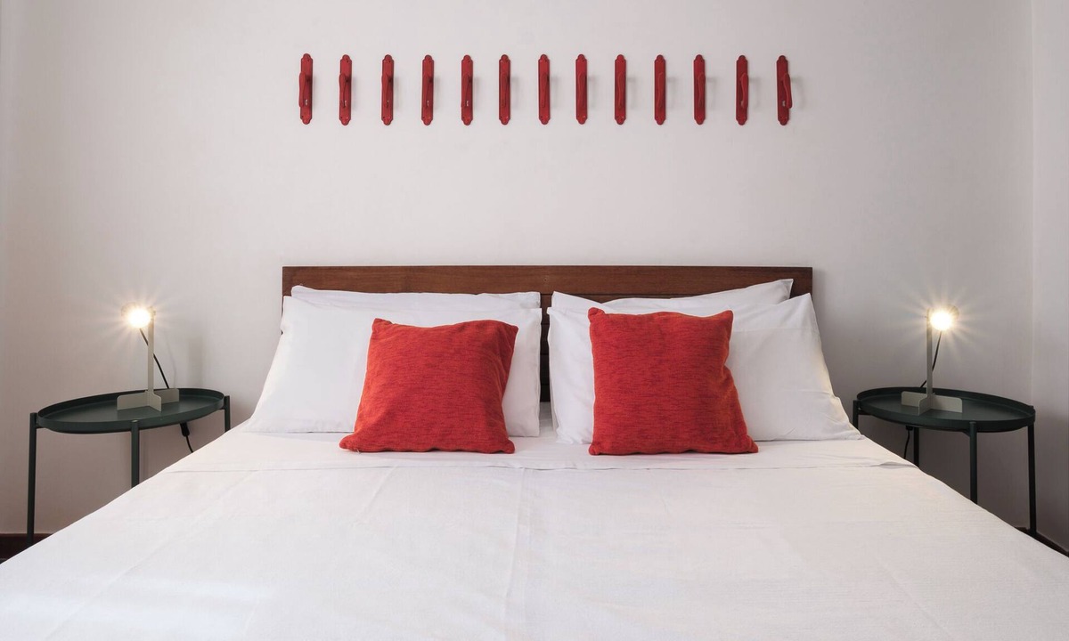 Pozzallo Apartment | Spacious 3-bedroom beachfront apartment