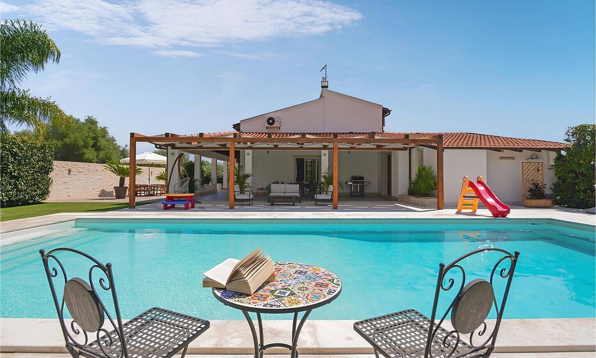 Syracuse Villa | Spacious villa in Siracusa with private garden