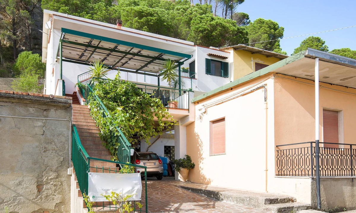 Reggio Calabria Apartment | Spend your vacation in wonderful scenery.