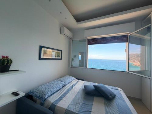 Spisone Apartment | Spinone Sea view studio a few steps from the beach