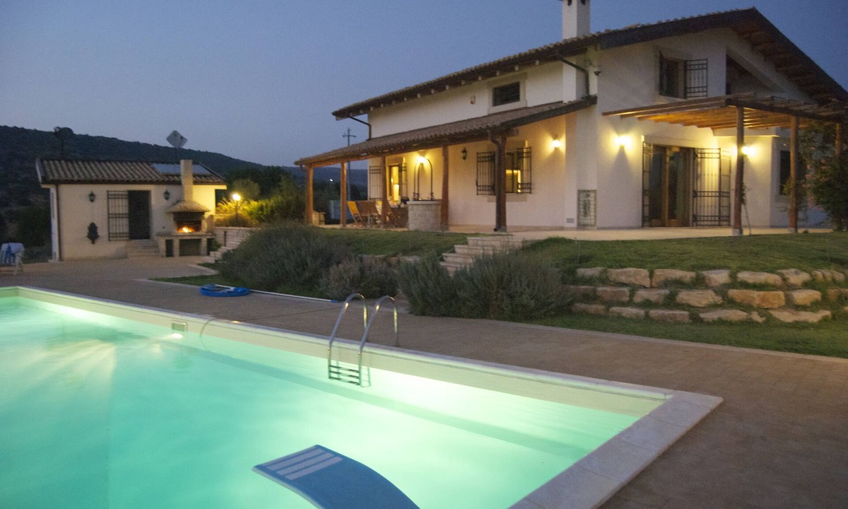 Ragusa Apartment | Studio apartment in countryside villa with pool close to sea