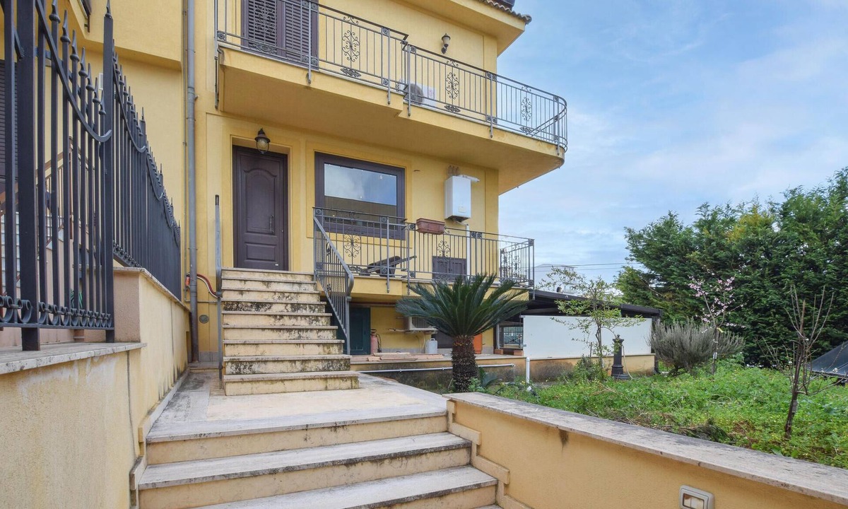 Casteldaccia Apartment | Stunning apartment in Casteldaccia with WiFi